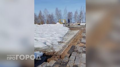 "Уложенной в декабре плитки не хватило даже на полгода": чепчане о состоянии дорожек в парке "Двуречье"